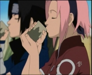 Sakura e Sasuke bevono